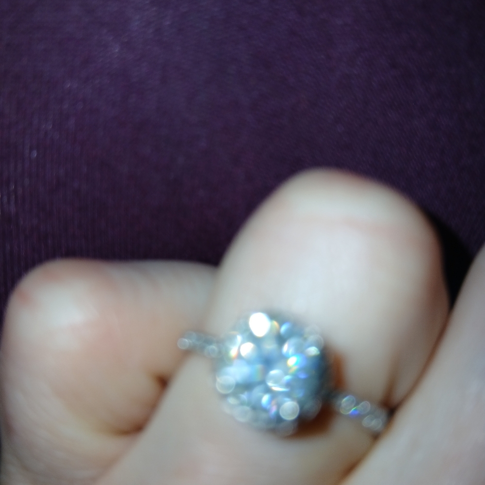 Size 7.5 Ring - Picture 5 of 6